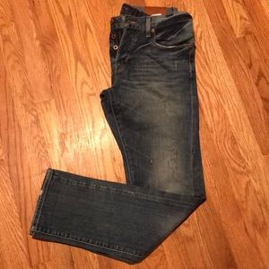 Lucky Brand jeans slightly distressed 🍀